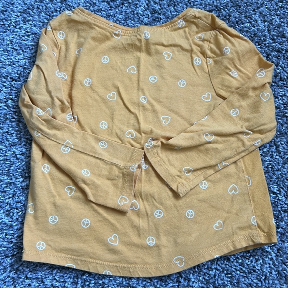 Yellow toddler girl long sleeve T-shirt with peace signs and heart pattern 3T - Picture 4 of 4